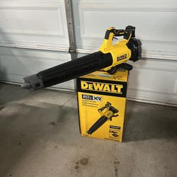 DEWALT 20V MAX 125 MPH 450 CFM Brushless Cordless Handheld Leaf Blower with Concentrator Nozzle (Tool Only)