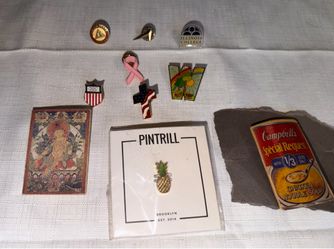 LOT OF VARIOUS PINS OR LAPEL PINS SOME VINTAGE