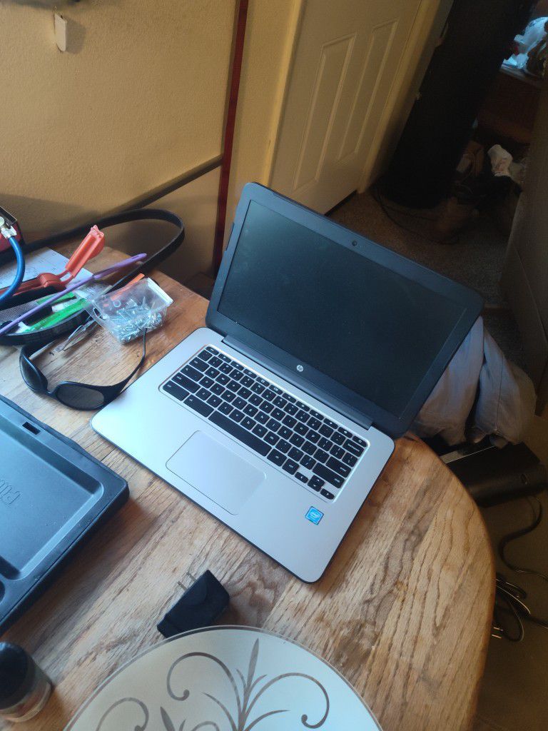 Chromebook Laptop Works Excellent Holds Charge Excellent