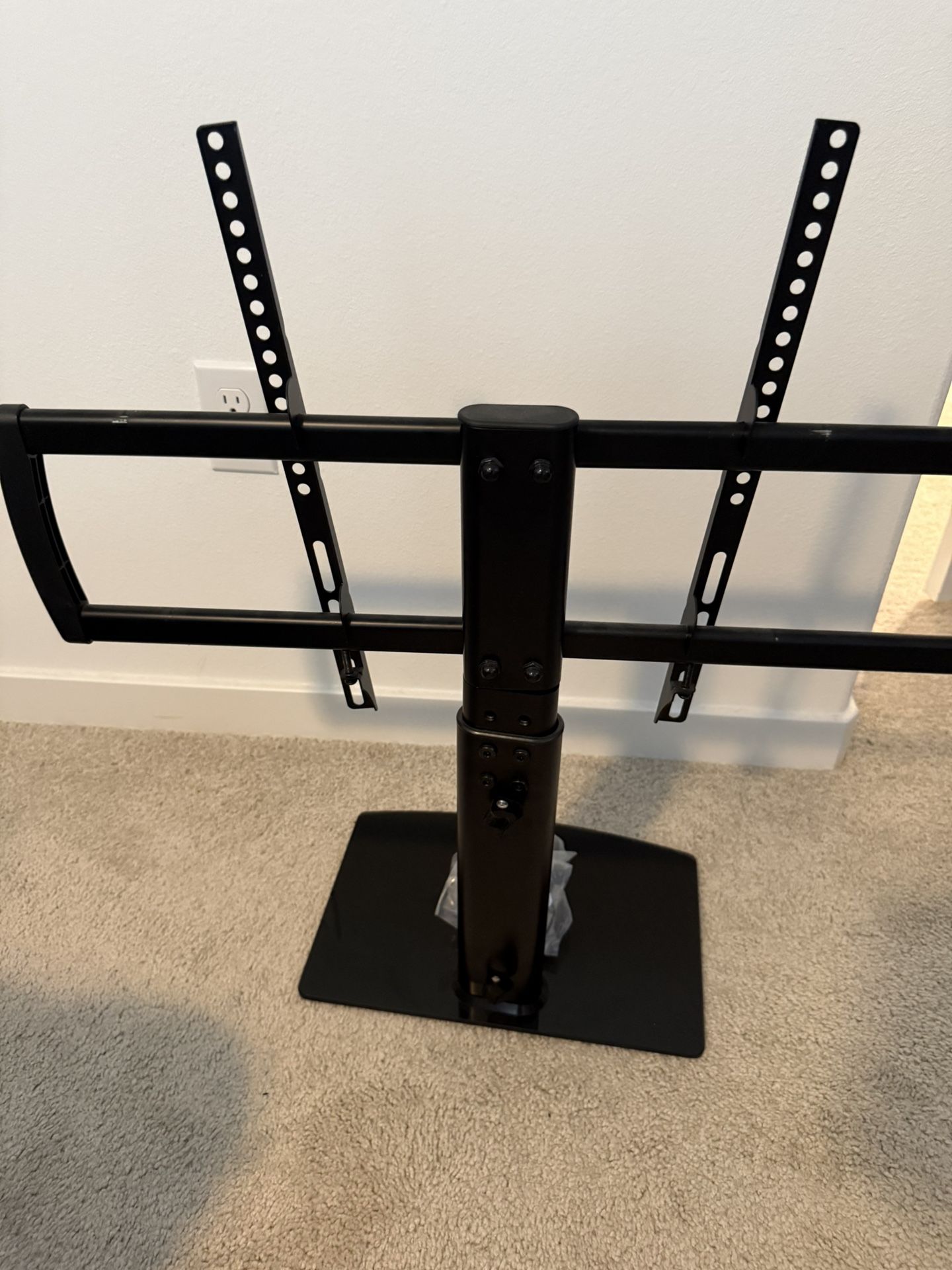 Universal Swivel TV Mount - 32in-65in