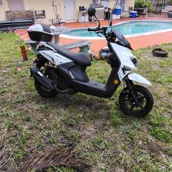 150cc Scooter Fighter Pro White And Black