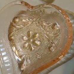 Vintage pink Indiana glass tiara heart-shaped trinket dish 3.5X3.5". No chips or cracks