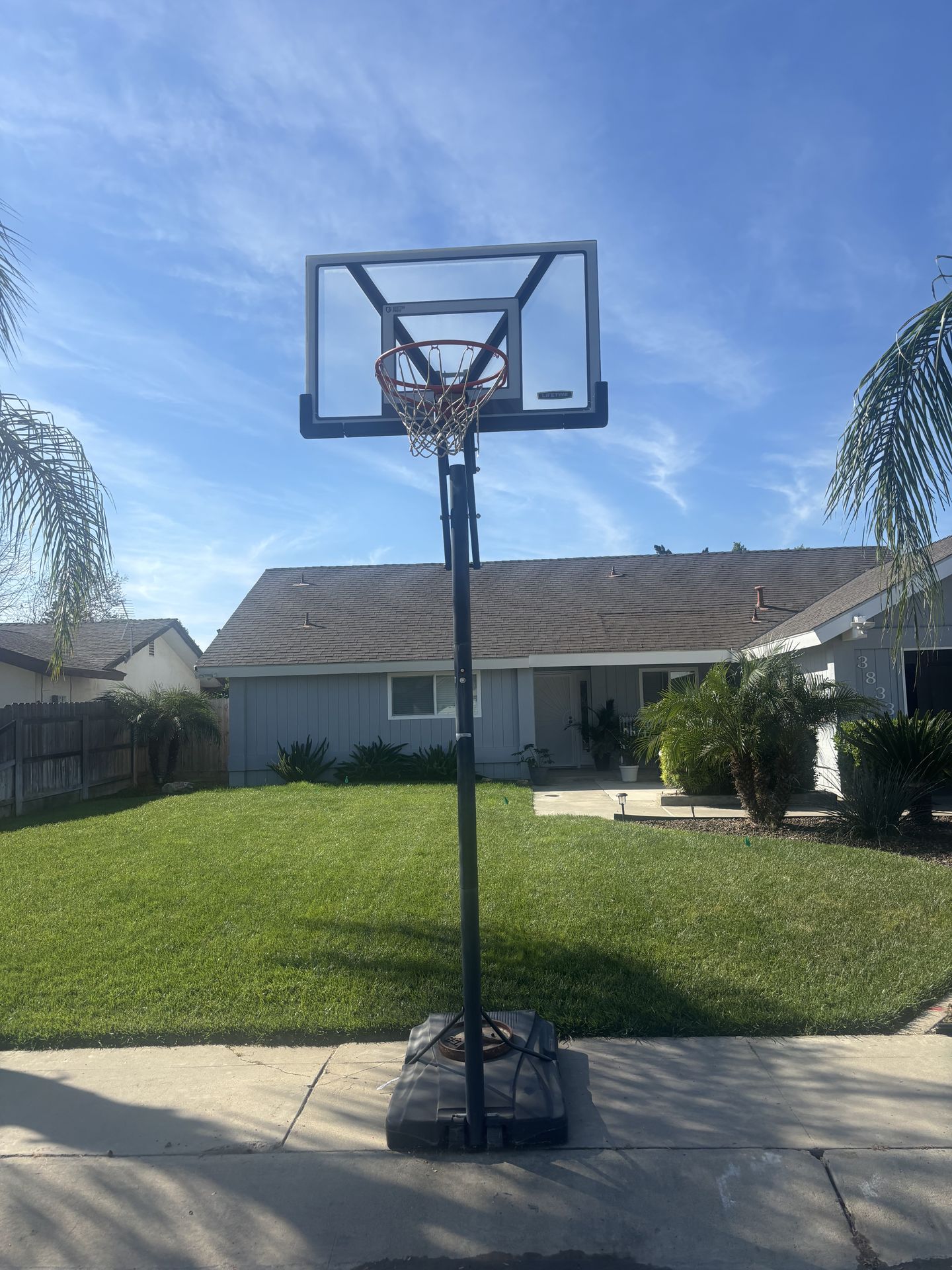 Basketball hoop