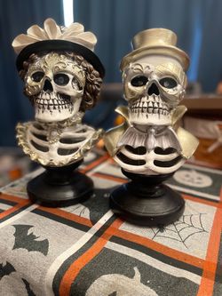 Skeleton Bride and Groom Bust Figurines Set