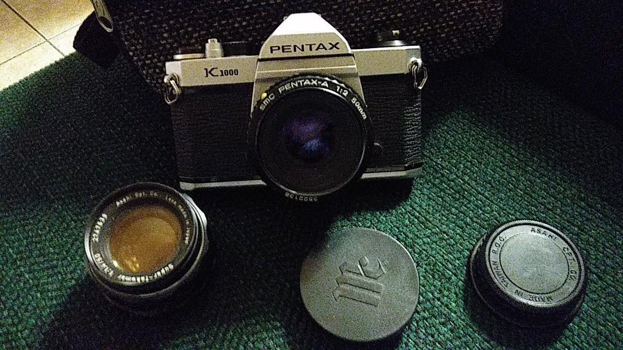 Pentax k1000 vintage camera with extra lens