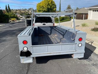 Utility Bed Trailer With Ladder/Materials Rack and Storage  Remolque utilitario con escalera, estante para materiales y almacenamiento  Utility traile