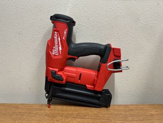 Milwaukee 2746-20 M18 FUEL 18-Volt Lithium-Ion Brushless Cordless Gen II 18-Gauge Brad Nailer (Tool-Only)
