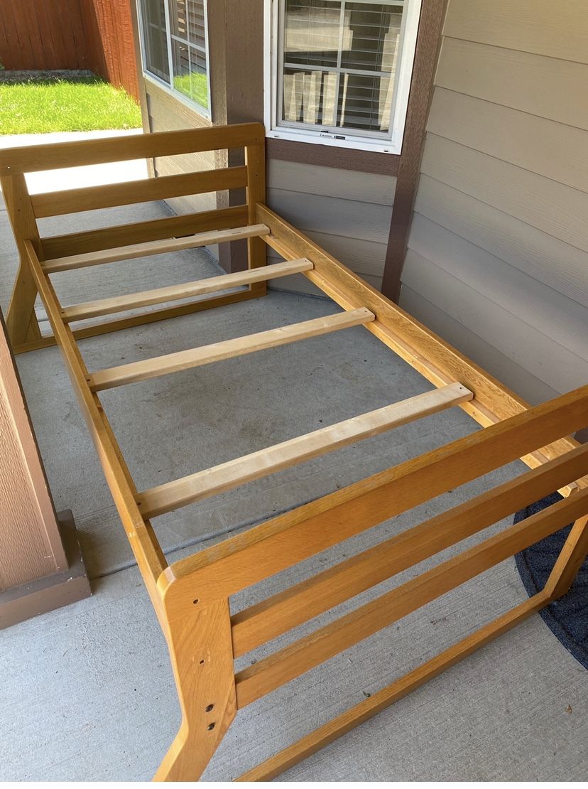Twin Size Kids Bed 