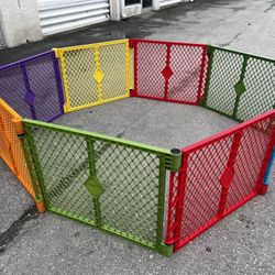 NorthStates Superyard 8 Panel Free Standing Play Yard! Great for Pet Dog Animal Containment as well! Like new condition! Each Panel 34x26in 