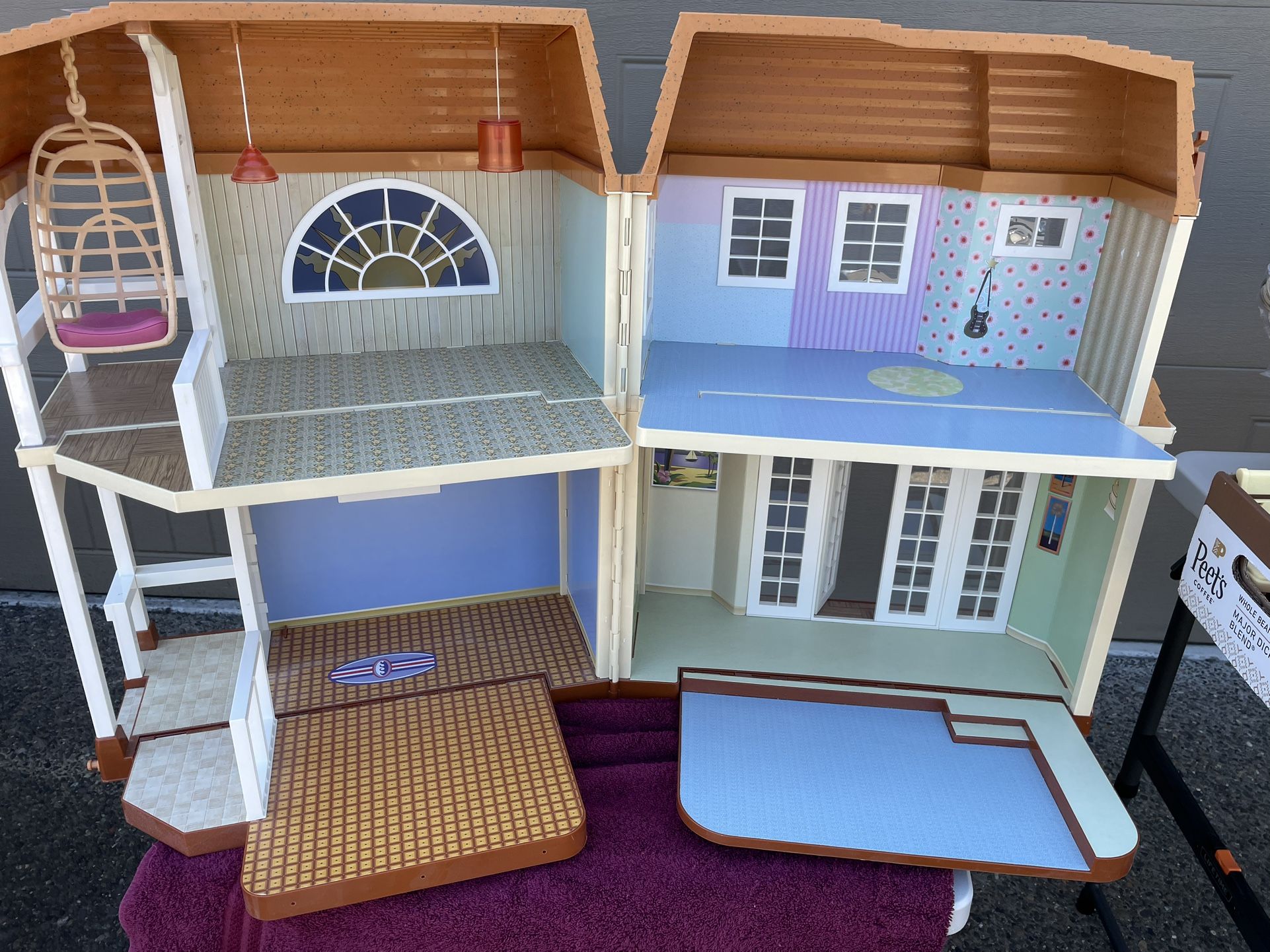 Hannah Montana Doll House With Furniture