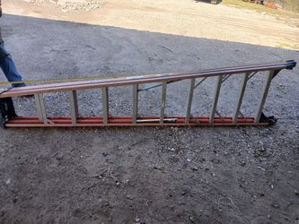 10 FT LADDER IN GOOD CONDITION $100.OBO