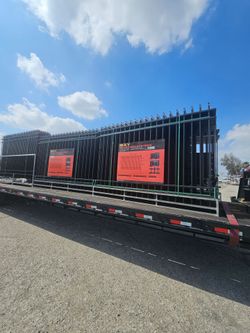 EACH PANEL FOR SALE 10'X6' SITE FENCE
10 ft (L) 6 ft (H)
Lead free powder coated-INCLUDING POST AND HARDWARE 
Black color for any question text me87 p