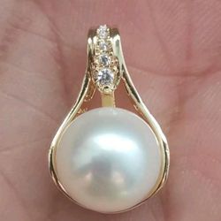 10mm Akoya Button Pearl Pendant 