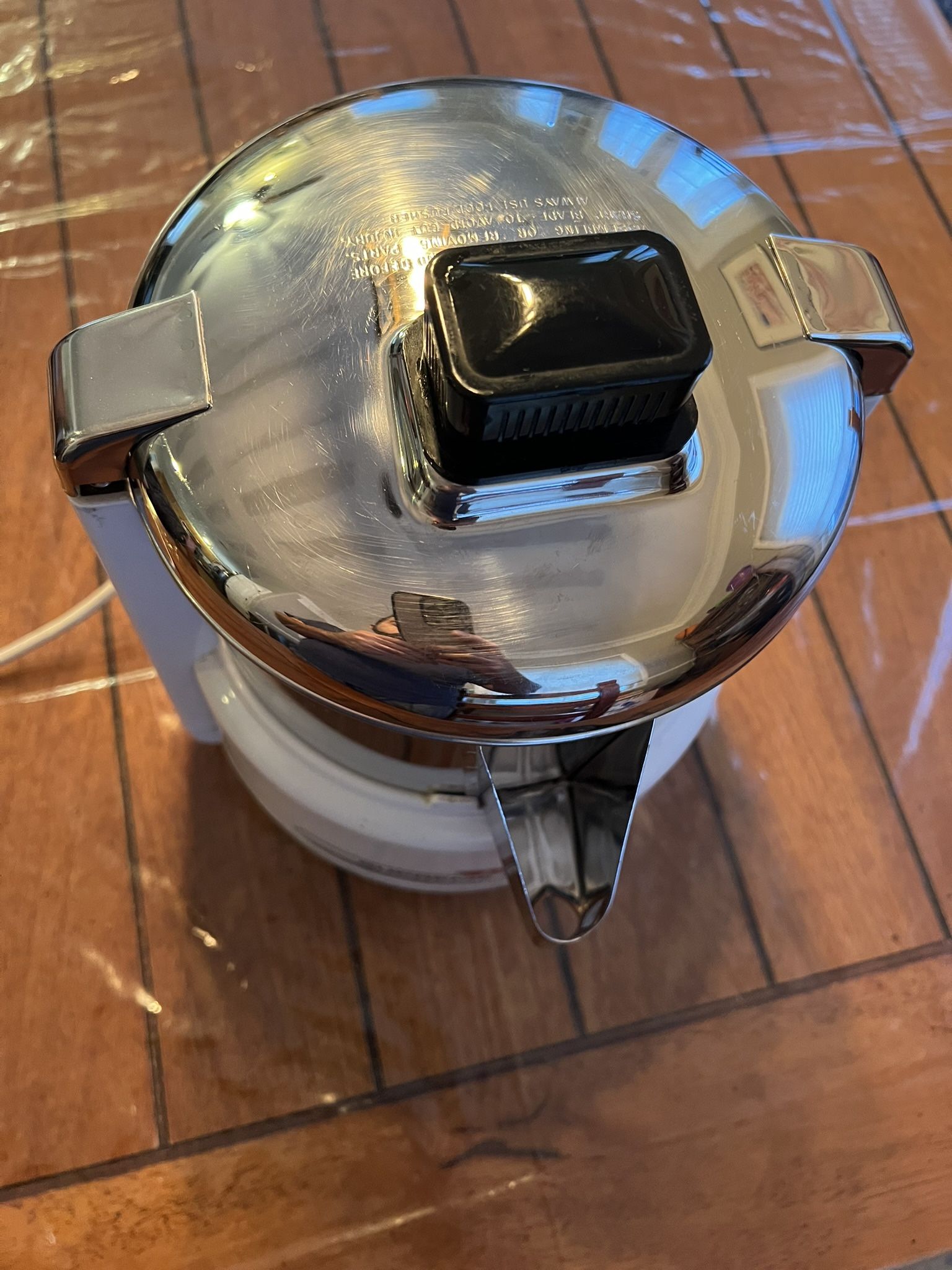 For sale is an Acme 11JE21 6001 Juicer in excellent condition. Selling it because we upgraded to something else. Come from smoke free/pet free home.