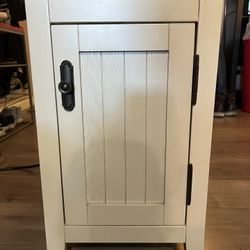 White End/side table With Power and USB Outlets On Back 