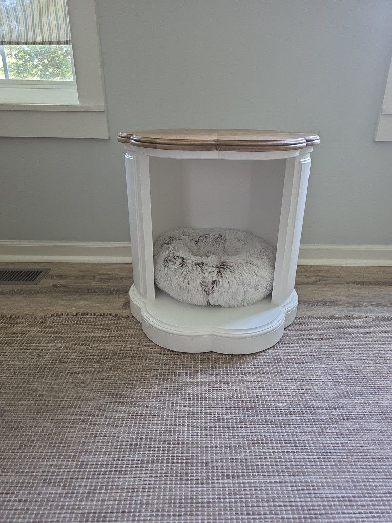 End Table/ Pet Bed 