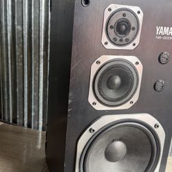 1 Yamaha NS-200 Ma Speaker 