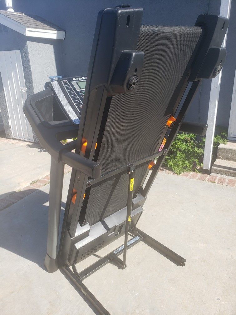 NordicTrack T 6.5 S Treadmill (Delivery Available)