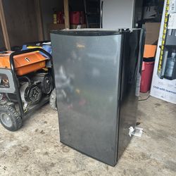 Mini fridges - 5 Of Them 