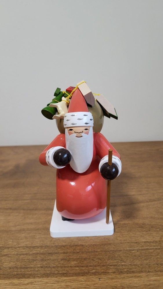 Wendt & Kuhn - Santa with gifts