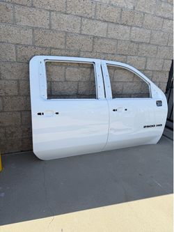 2020/2025 Chevrolet Silverado door