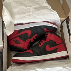 New Black Gym Red White Air Jordan 1 Mid Size 10.5 Sneakers New in Box 