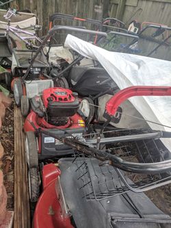 Self propelled lawnmowers