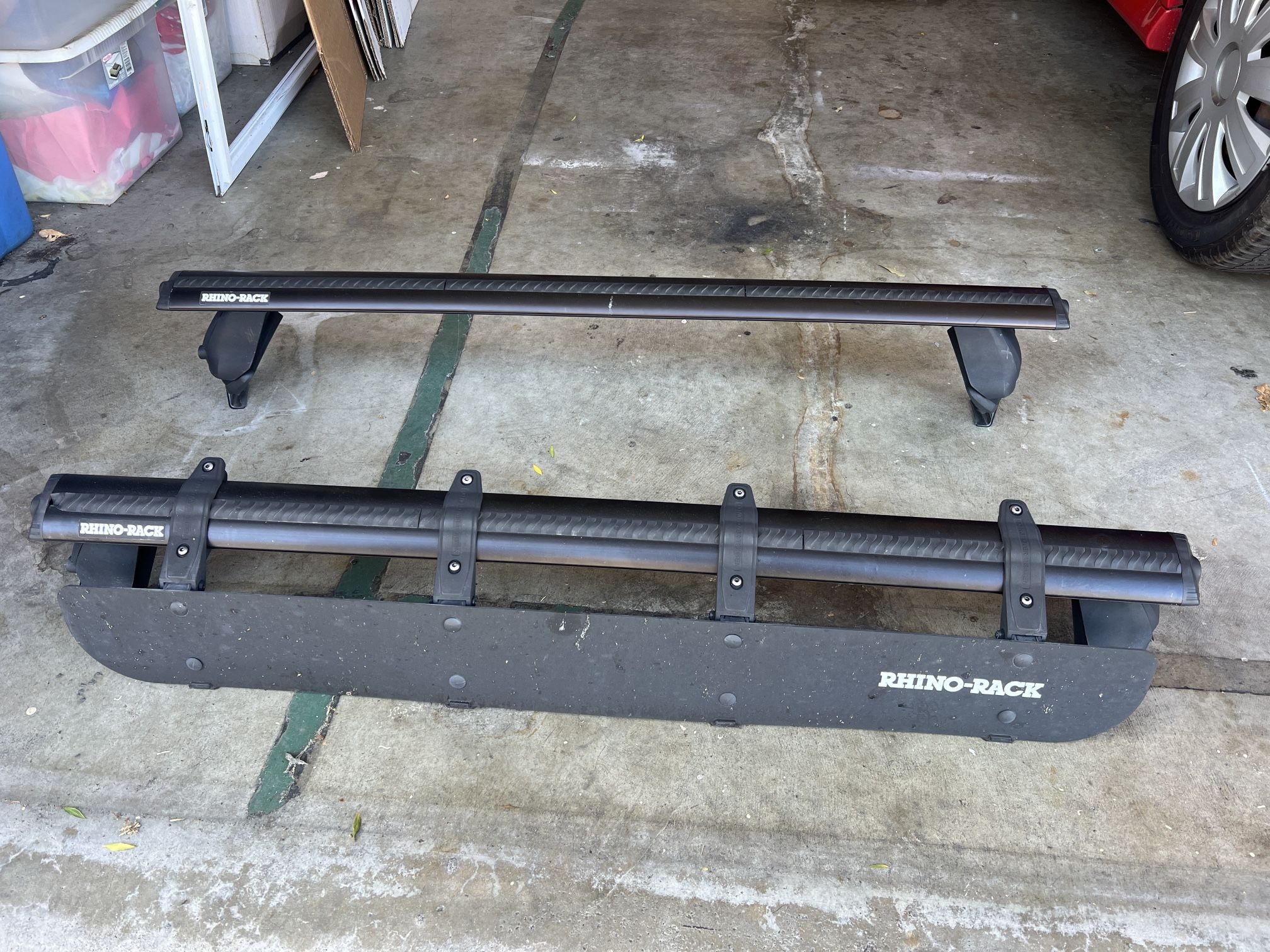 Rhino-Rack 2500 Roof Rack And Vortex Wind Fairing