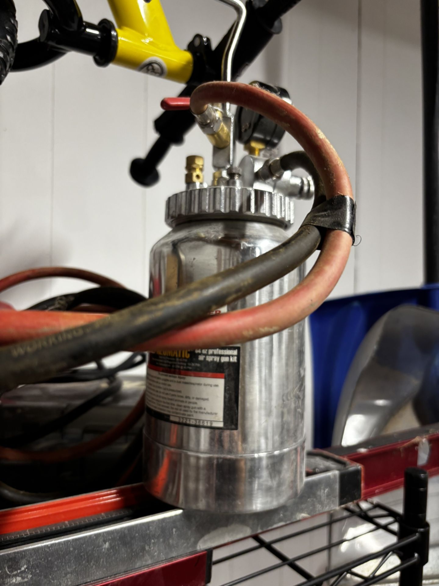 Central Pneumatic 64 Oz Professional Spray Gun Kit