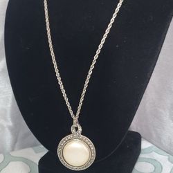 Vintage Avon Women's Necklace. 