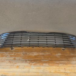 2018-2020 Toyota Camry XLE/Hybrid GRILLE LOWER BUMPER OEM 