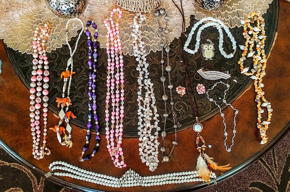 Beautiful Jewelry Necklaces, Bracelets, And Earrings (Read Desc)