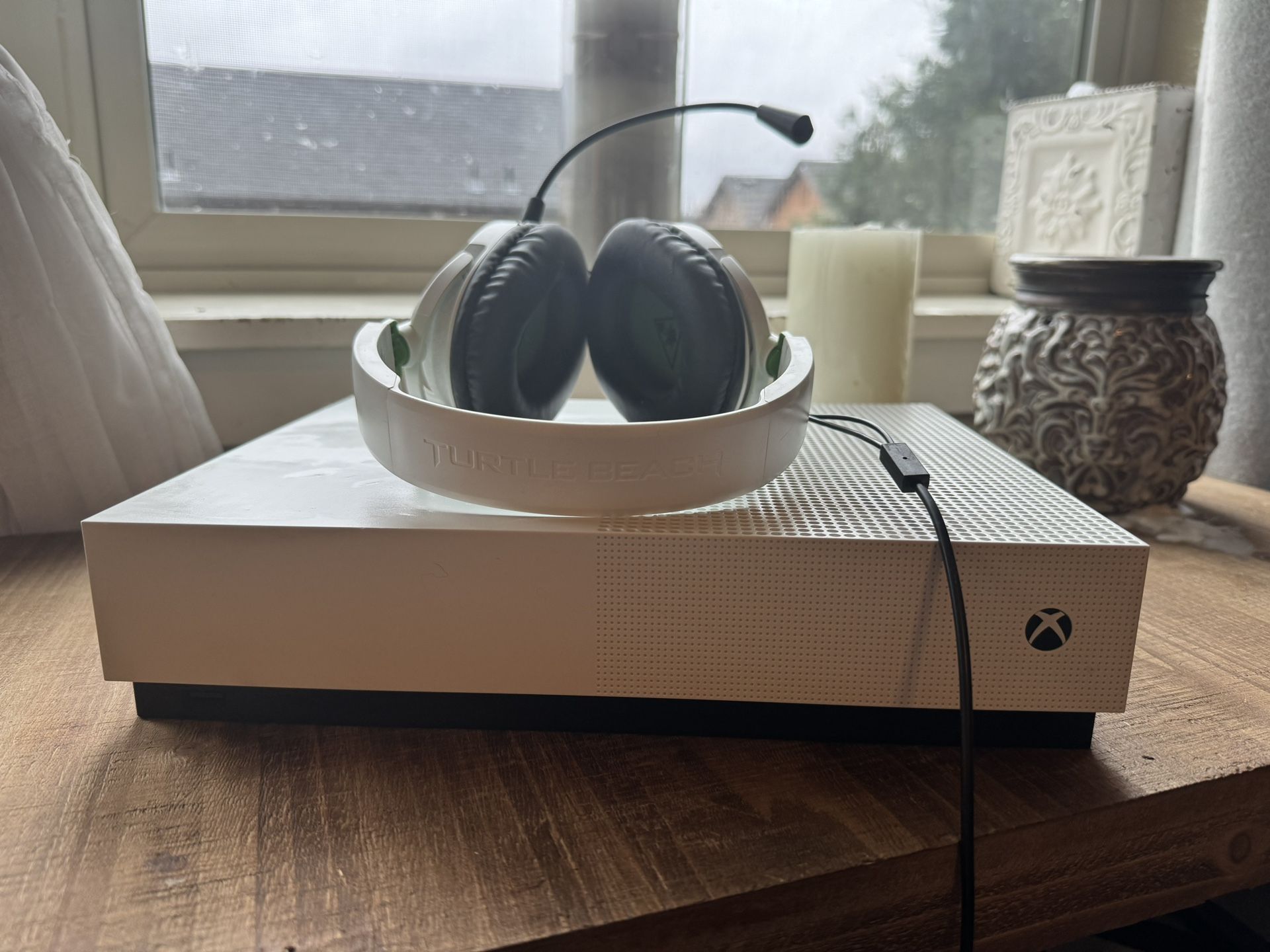 XBOX S W/ Turtle Beach Headset