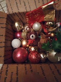Box Of Miscellaneous Christmas 🎄 Tree Ornaments 