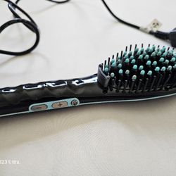 A PALUS HAIR STRAIGHTENER