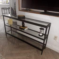 Entry Table $100