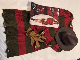 Spirit Halloween A Nightmare on Elm Street Freddy Krueger sweater dress. Adult women’s size Medium 8–10.
