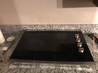 Electric cooktop works great made by Kenmore elite