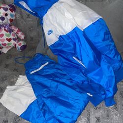 Nike Windrunner jacket and matching pants tracksuit. Royal blue and white