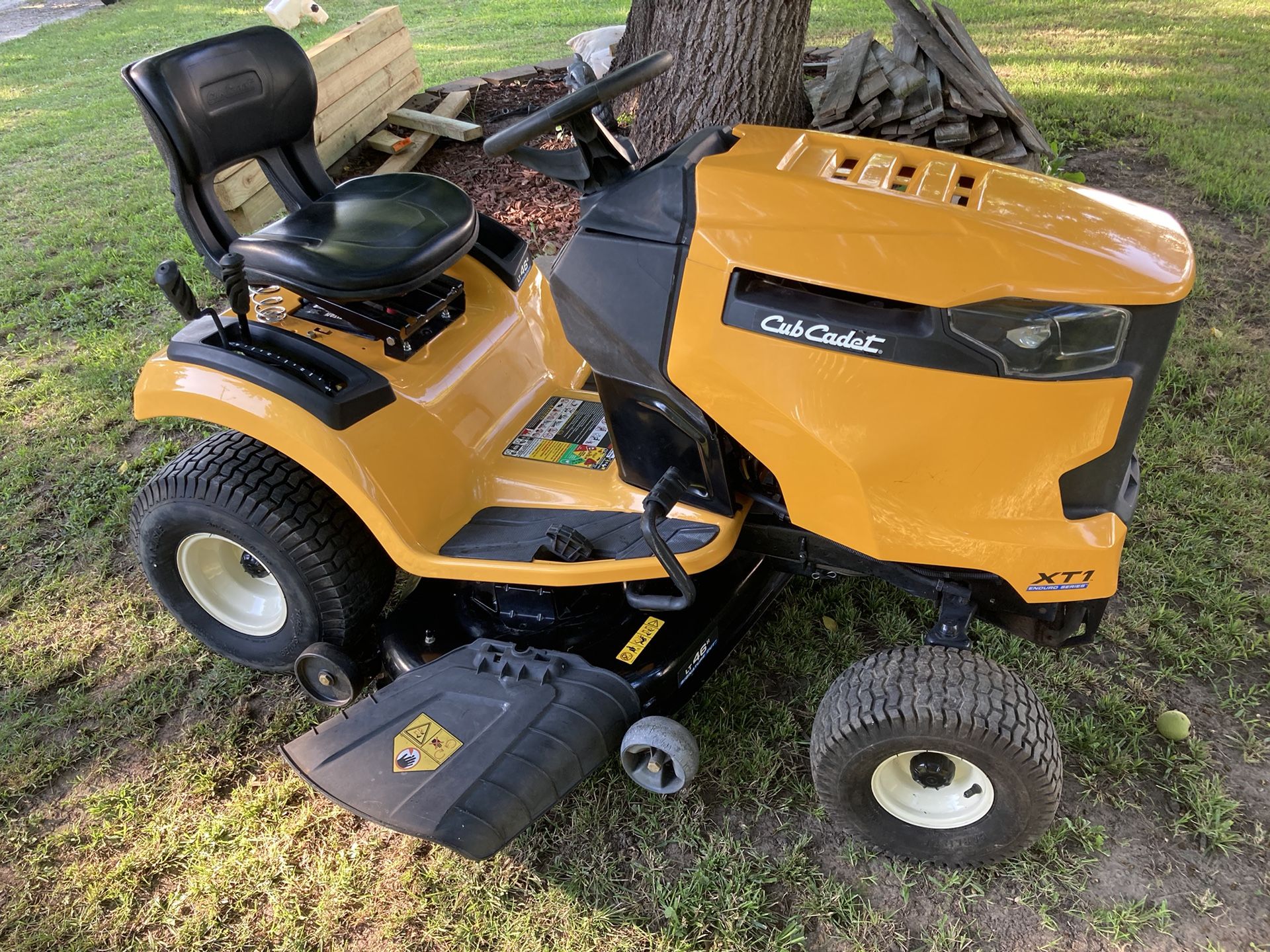 cheap cub cadet xt1 riding mower!! 100 hour!