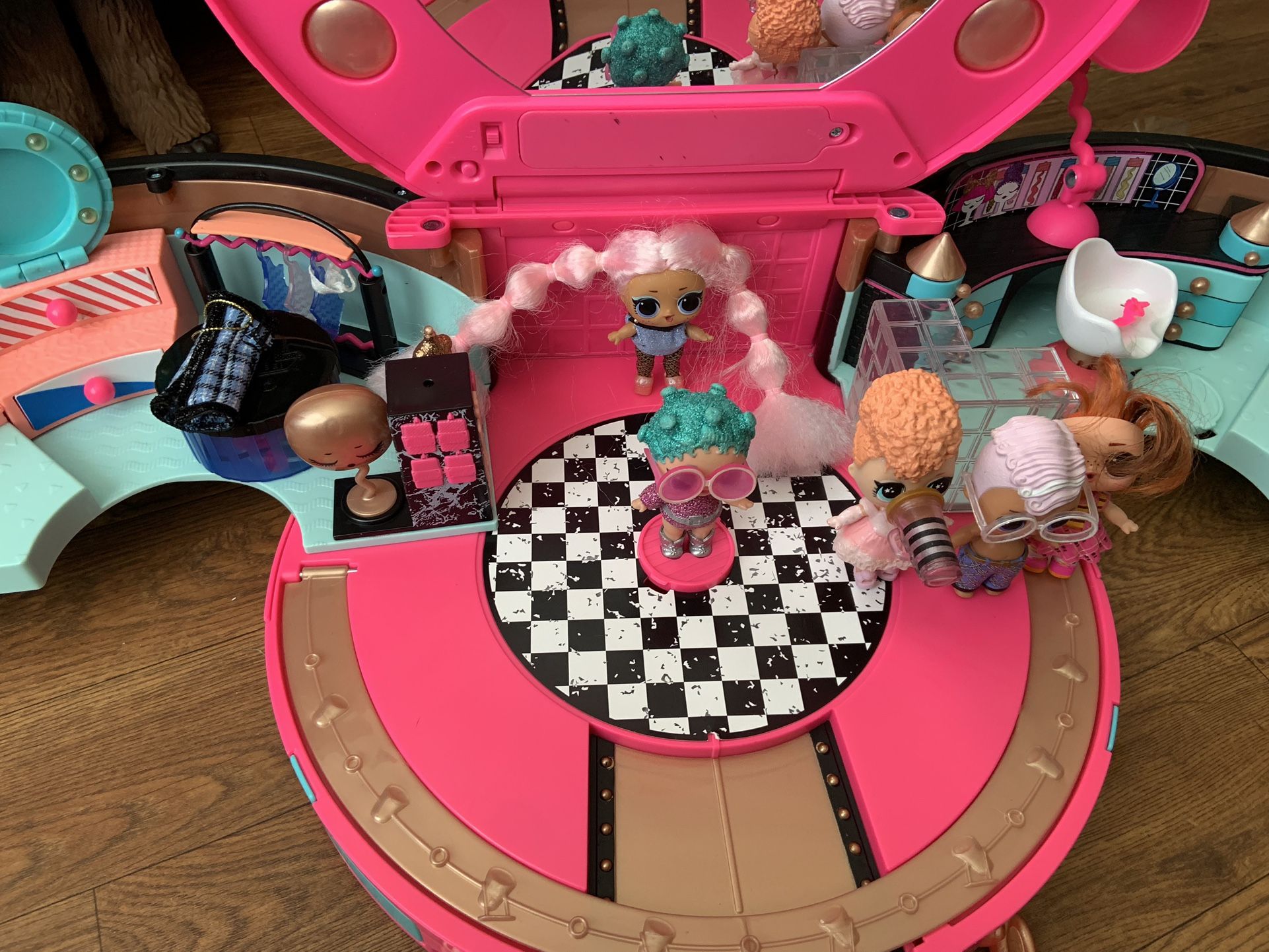 LOL Surprise Hair Salon Playset