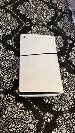 Ps5 slim with disc drive only has a few scratches but it works