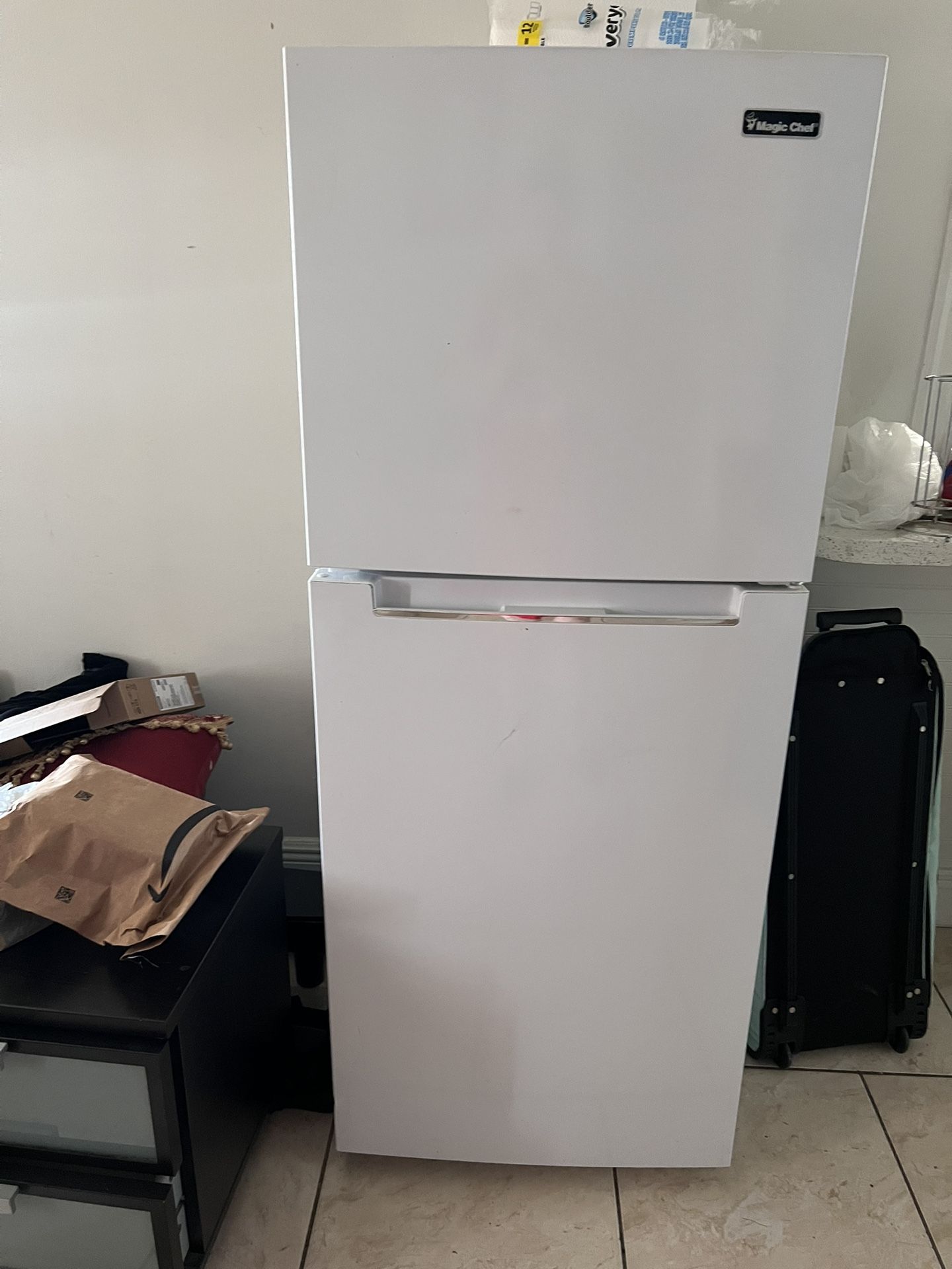MAGIC CHEF FRIDGE 10.1 Cu
