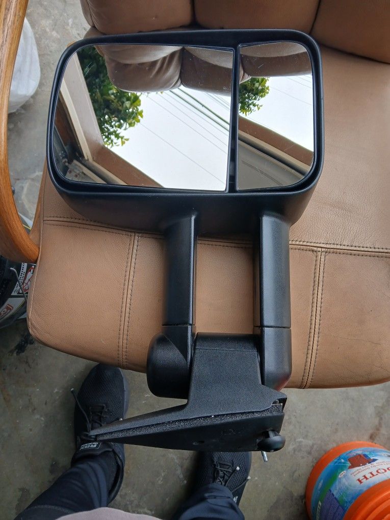 1(contact info removed) Chevy Tow Mirrpors