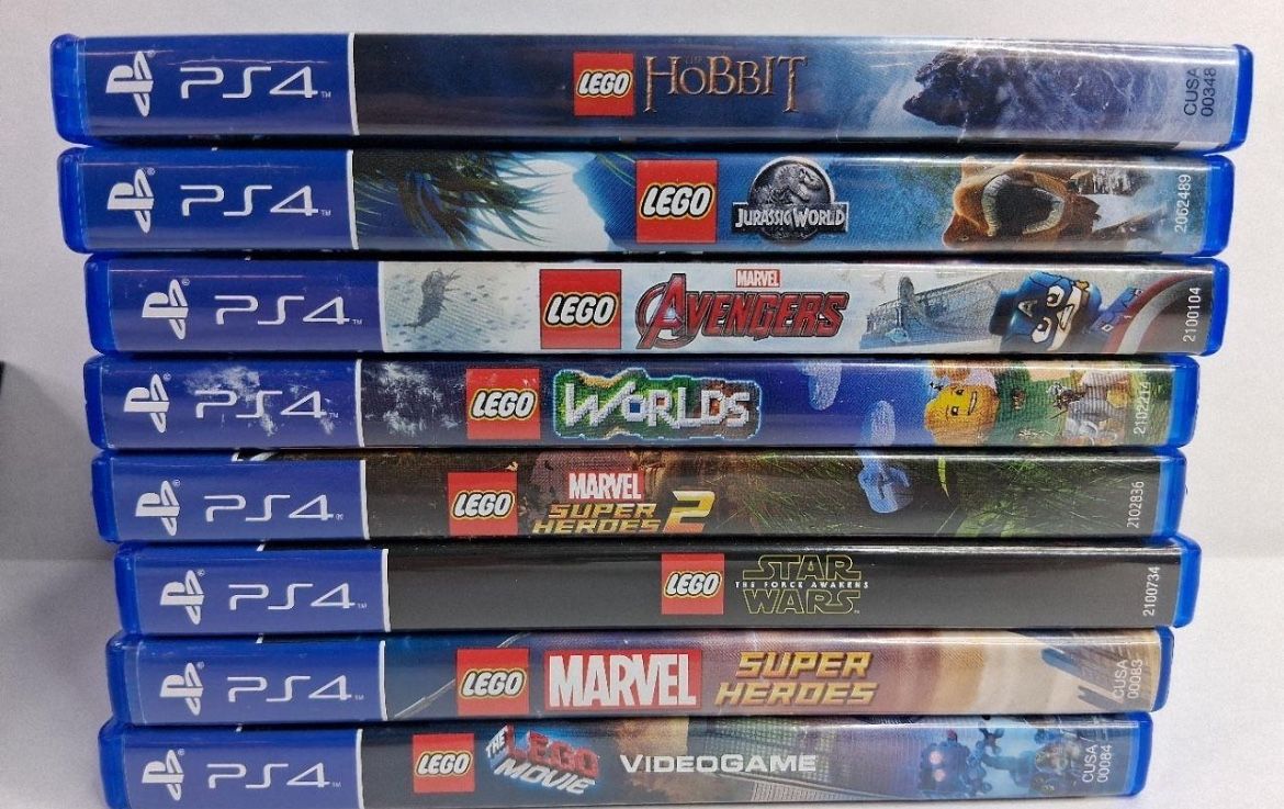 PS4 Pro + 2 Controllers + Games 