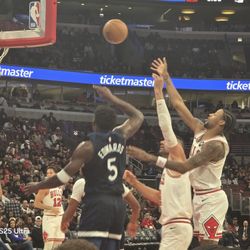 11/10  FLOOR SEATS - BULLS VS SPURS