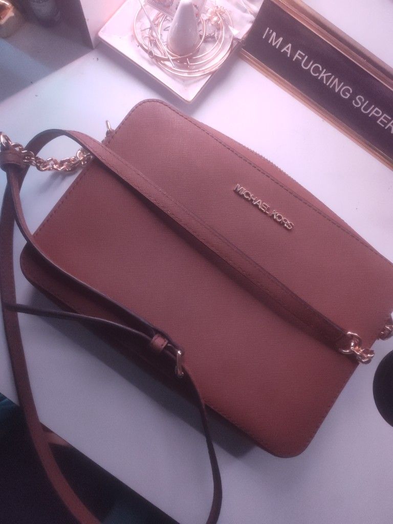 MK Brand New Cross body Bag W/ Gold Chain. 
