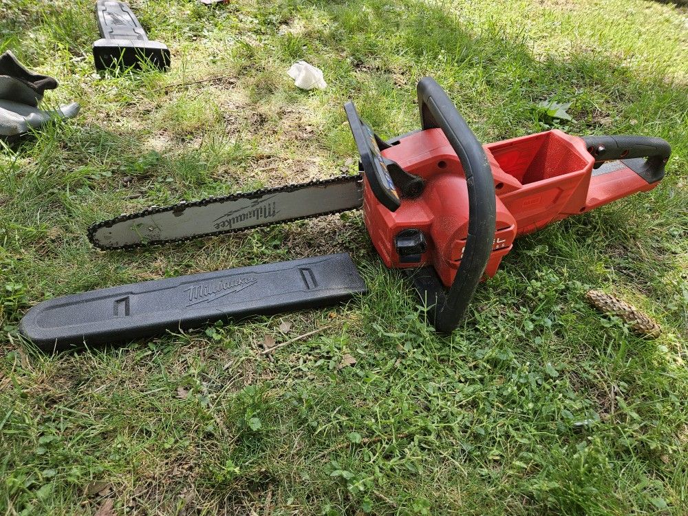Milwaukee Chainsaw 2727