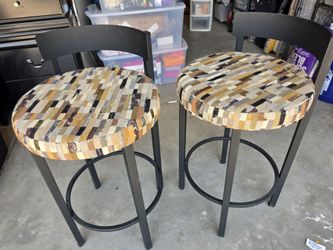 2 bar stools