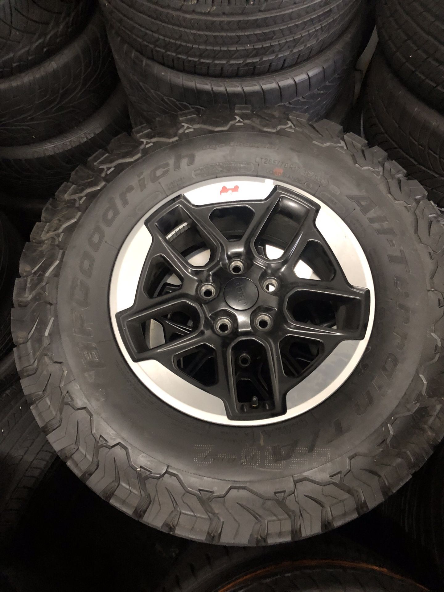 Jeep Wrangler JL oem wheels like new 1000miles